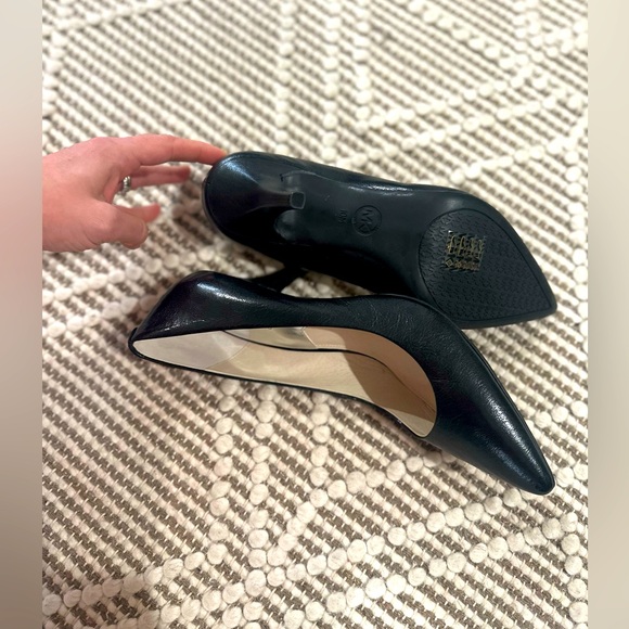 ⭐️ Michael Kors - Classic Black Leather Pumps ( Size 10 ) NEW Condition - Picture 6 of 7